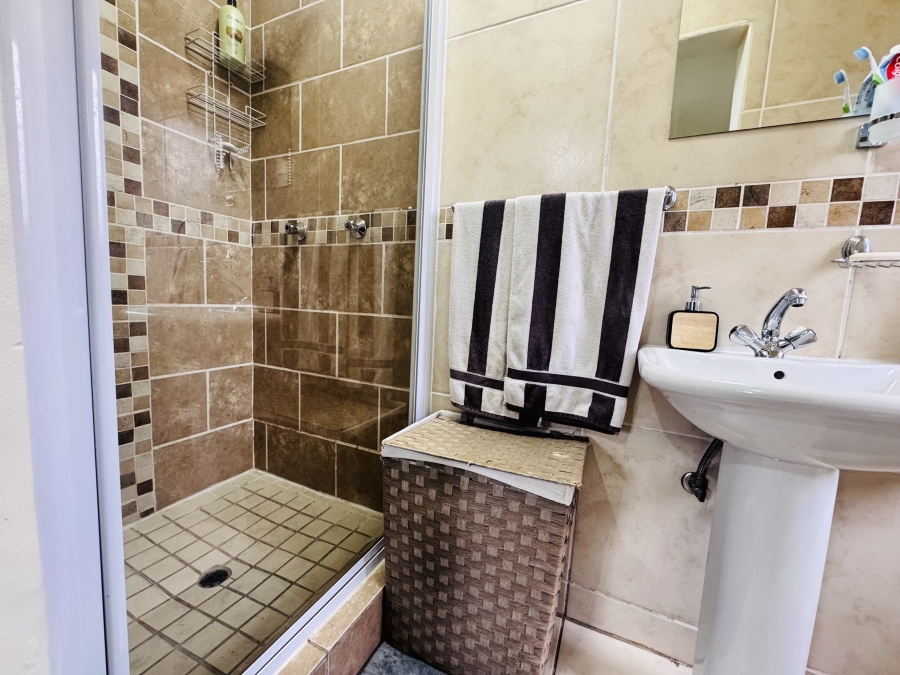 3 Bedroom Property for Sale in Flamwood North West